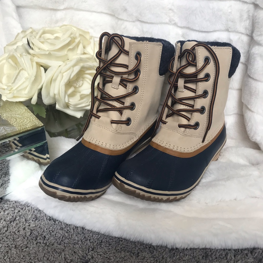 NWT Sorel hiking boots